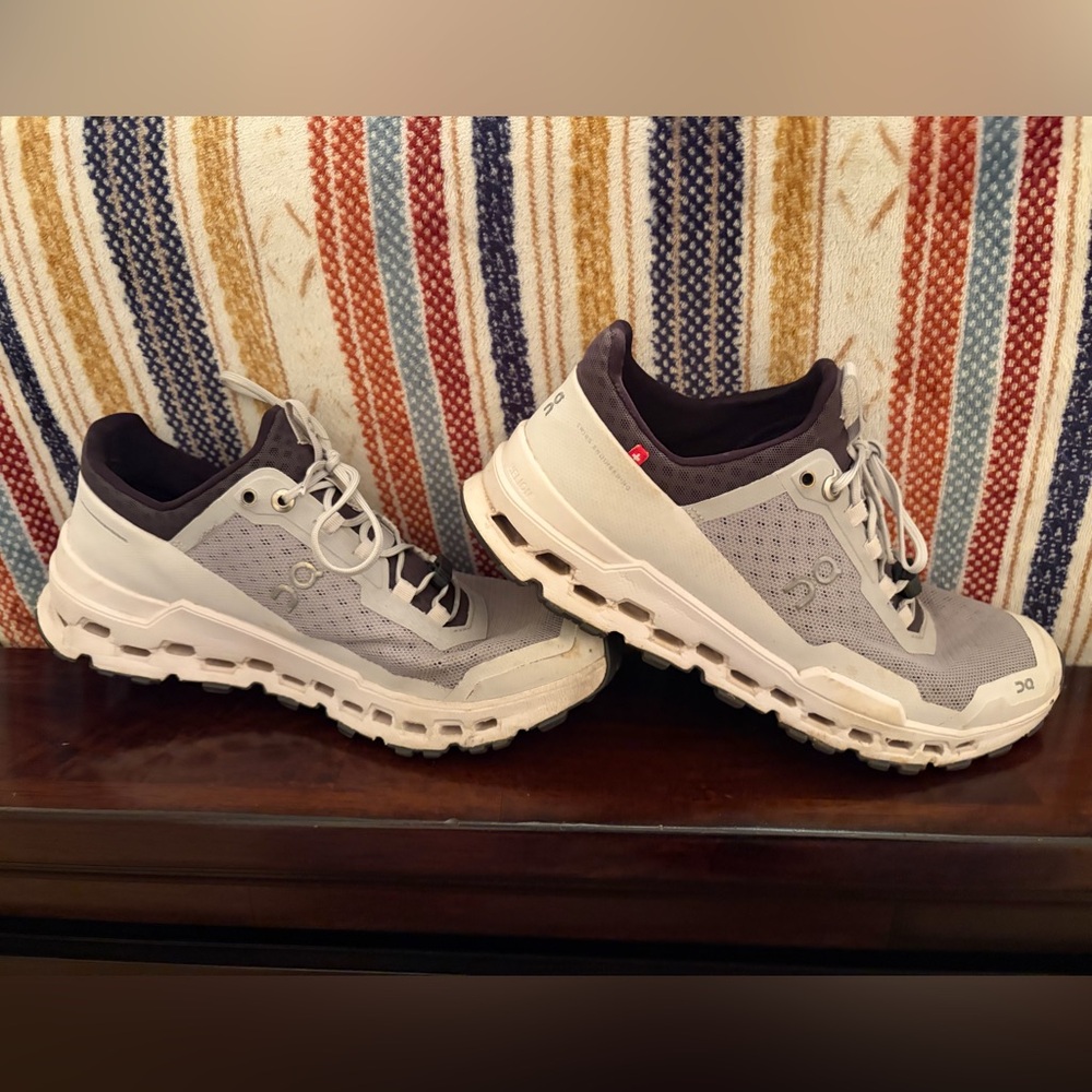 On Cloud Running Dual-Tone Athletic Shoes